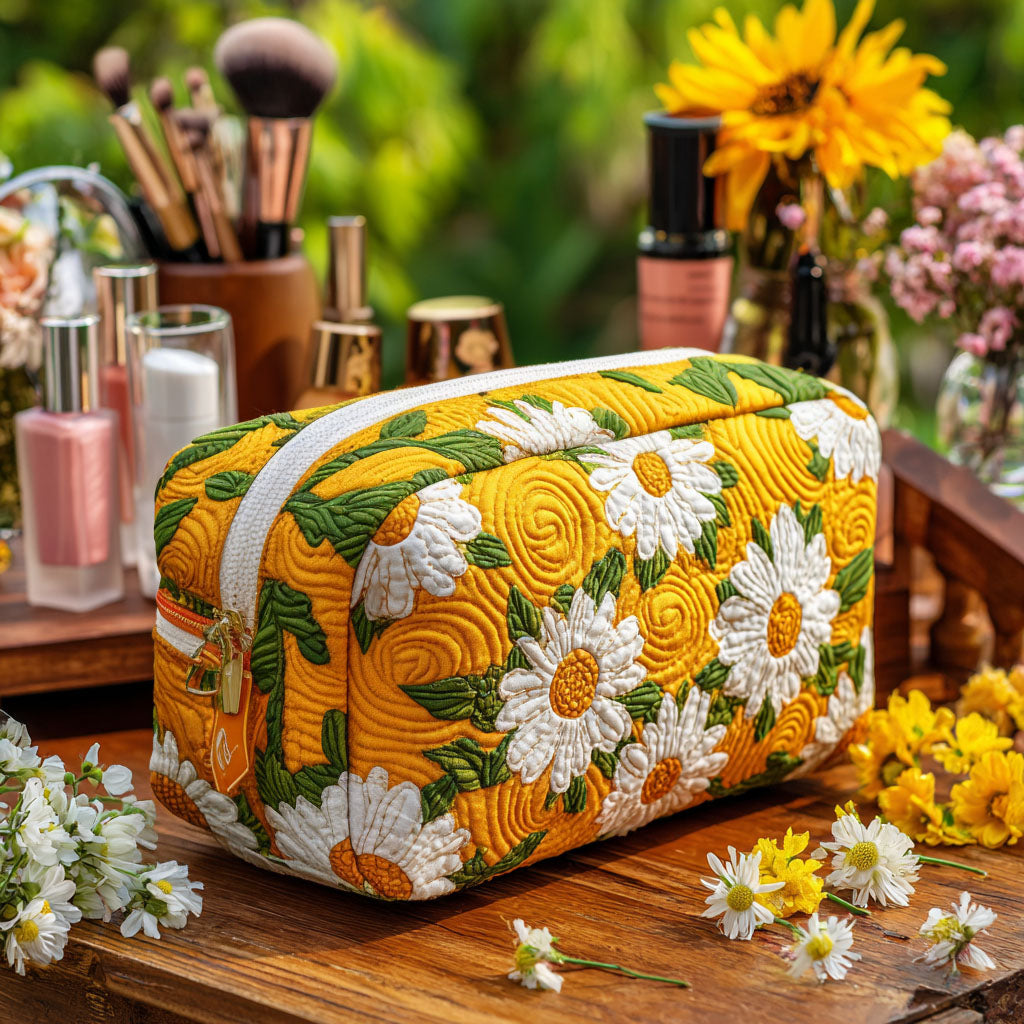 Ymkje - Elegant Quilted Toiletry Bag with Dainty Daisies